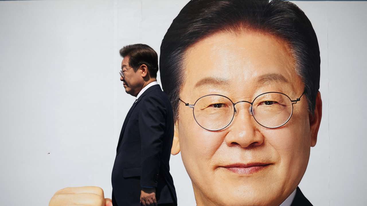 Presidential candidates start their election campaign