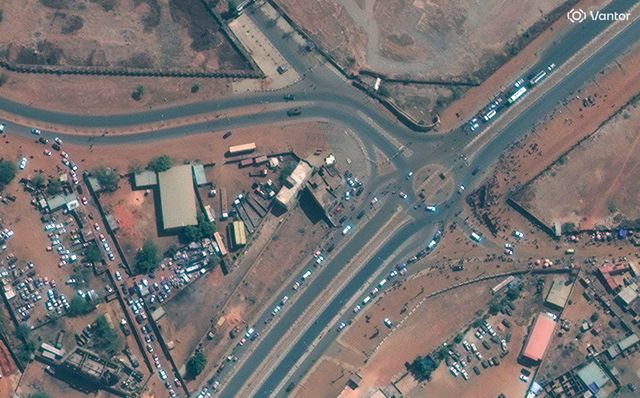 Gunfire, blasts rock Niger airport overnight