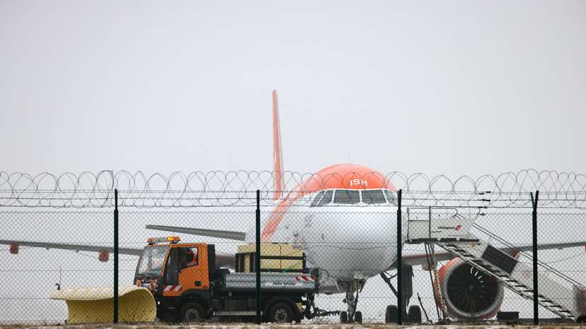 Berlin Brandenburg Airport closed due to ice on tarmac