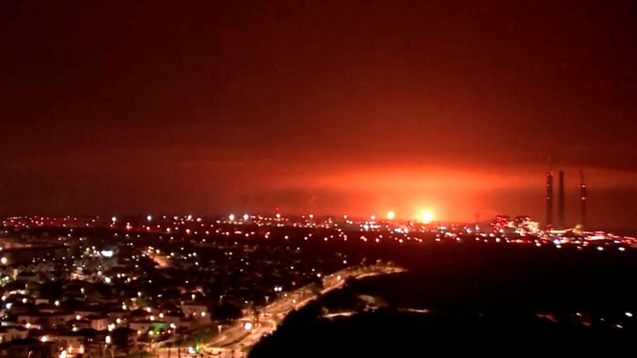 Heavy bombardment seen on Israel-Gaza border at night