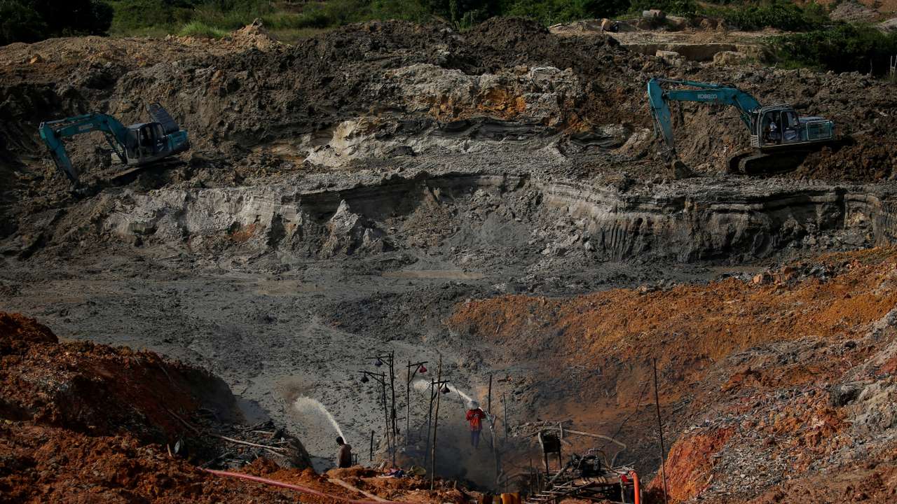 FILE PHOTO: Unlicensed miners work in a tin mining area in Toboali, on the southern shores of the island of Bangka, Indonesia, April 29, 2021. REUTERS/Willy Kurniawan/File Photo