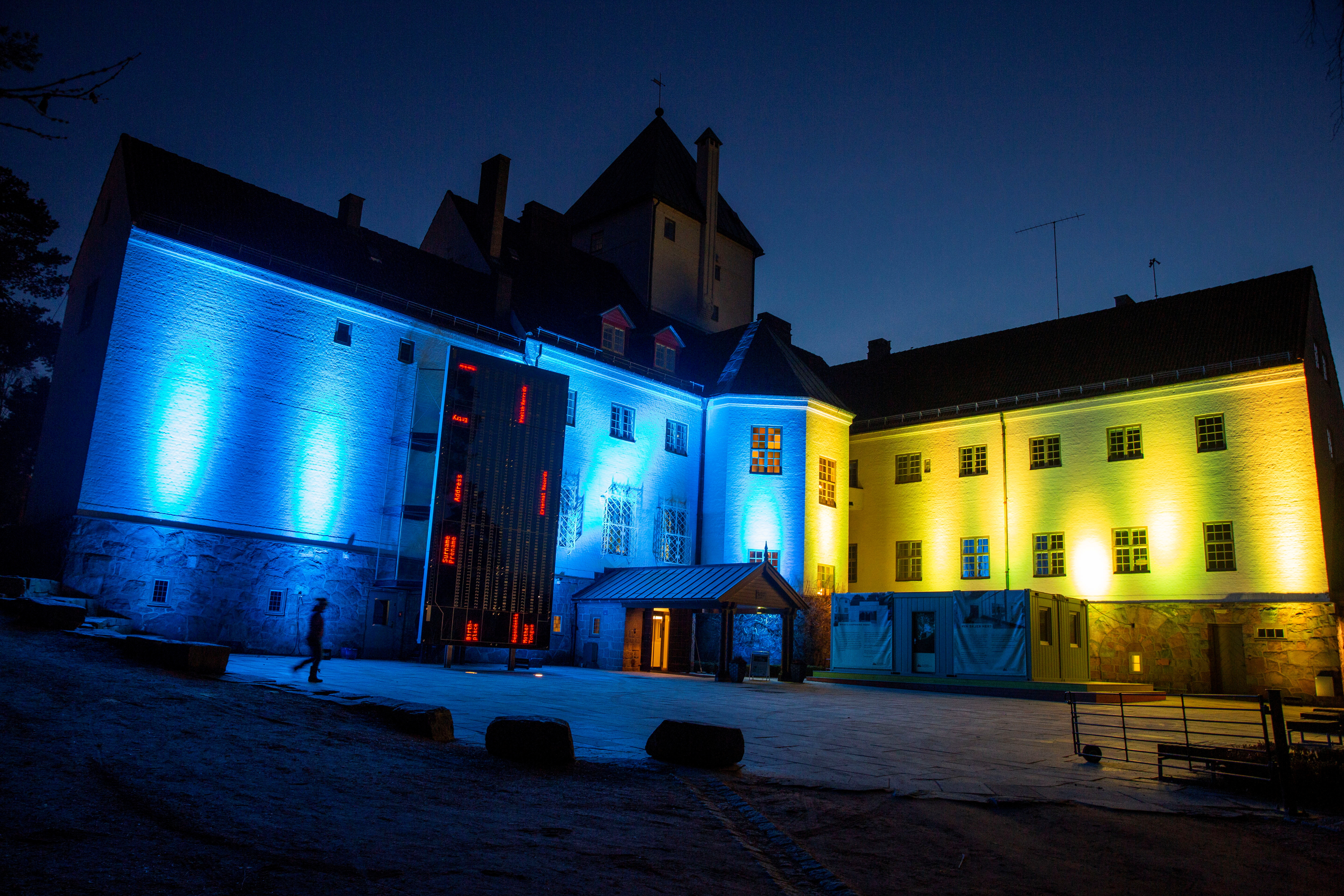 The HL center on Bygdoy in Oslo illuminates Villa Grande in the colors of Ukraine
