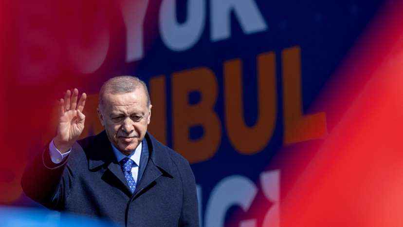 Turkey's President Tayyip Erdogan greets his supporters during a rally ahead of the local elections in Istanbul