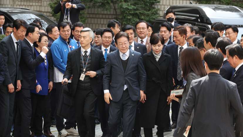 Lee Jae-myung, leader of South Korea's main opposition Democratic Party, arrives at a court in Seoul