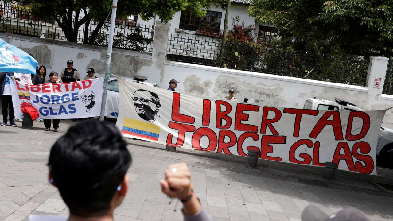 Demonstrators gather outside the Mexican embassy in Ecuador to ask for the freedom of former Ecuador VP Glas, in Quito