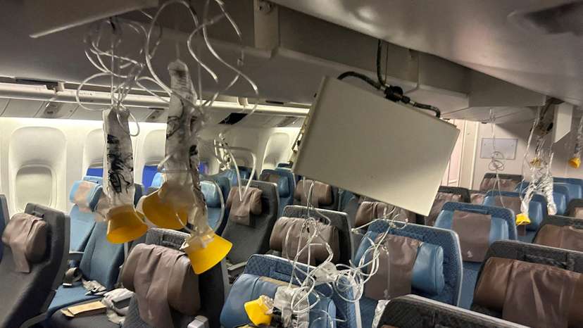 FILE PHOTO: Thai hospital says 43 people from Singapore Airlines flight still under treatment