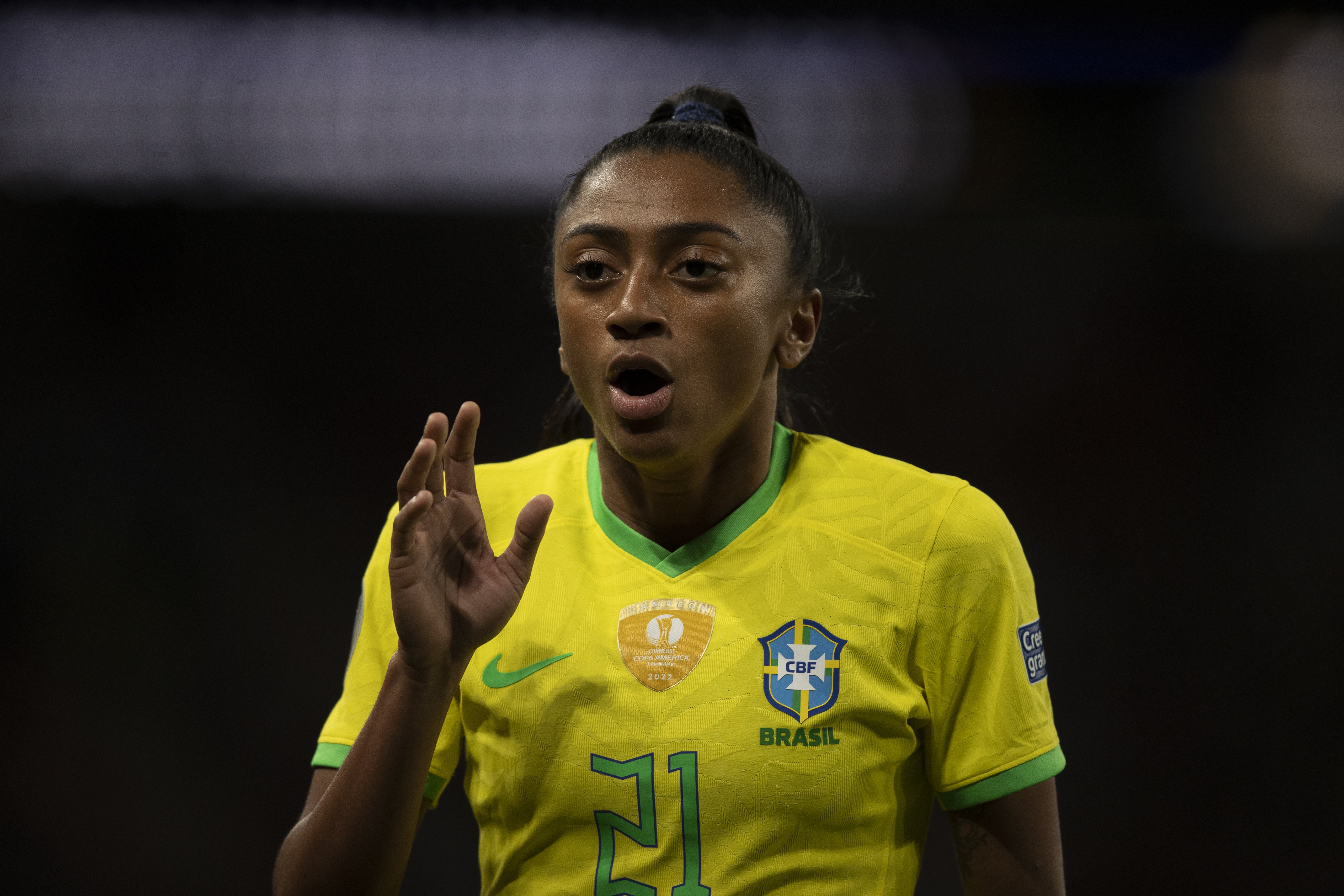 Barcelona anuncia Kerolin em negociação recorde do futebol feminino brasileiro