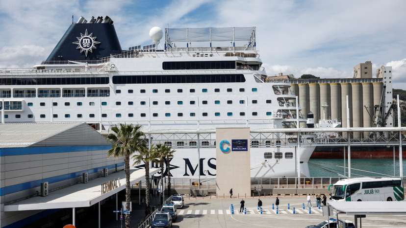 MSC Armonia docks in Barcelona's Port