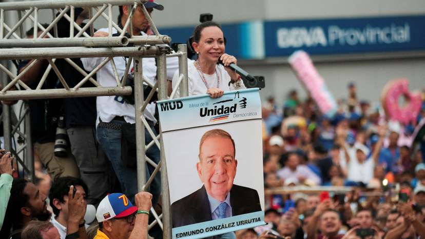 FILE PHOTO: Venezuelan opposition leader Machado campaigns for opposition candidate Gonzalez, in Maracaibo
