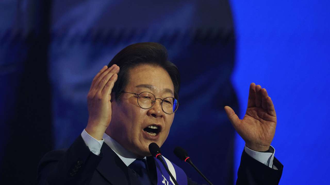 South Korea's Democratic Party choose their candidate for upcoming presidential election