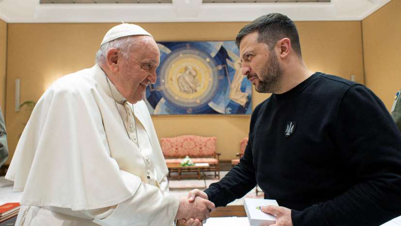 FILE PHOTO: Pope Francis meets with Ukrainian President Volodymyr Zelenskiy
