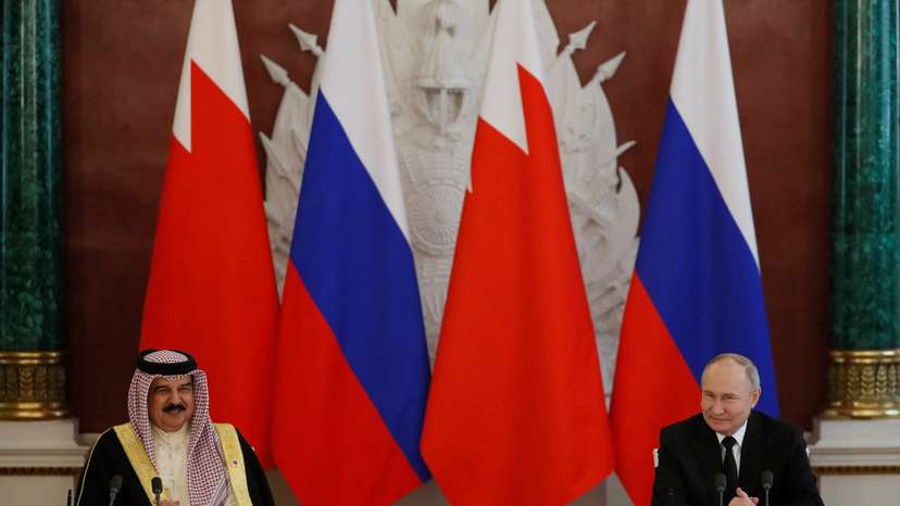 King of Bahrain meets Russian president in Moscow