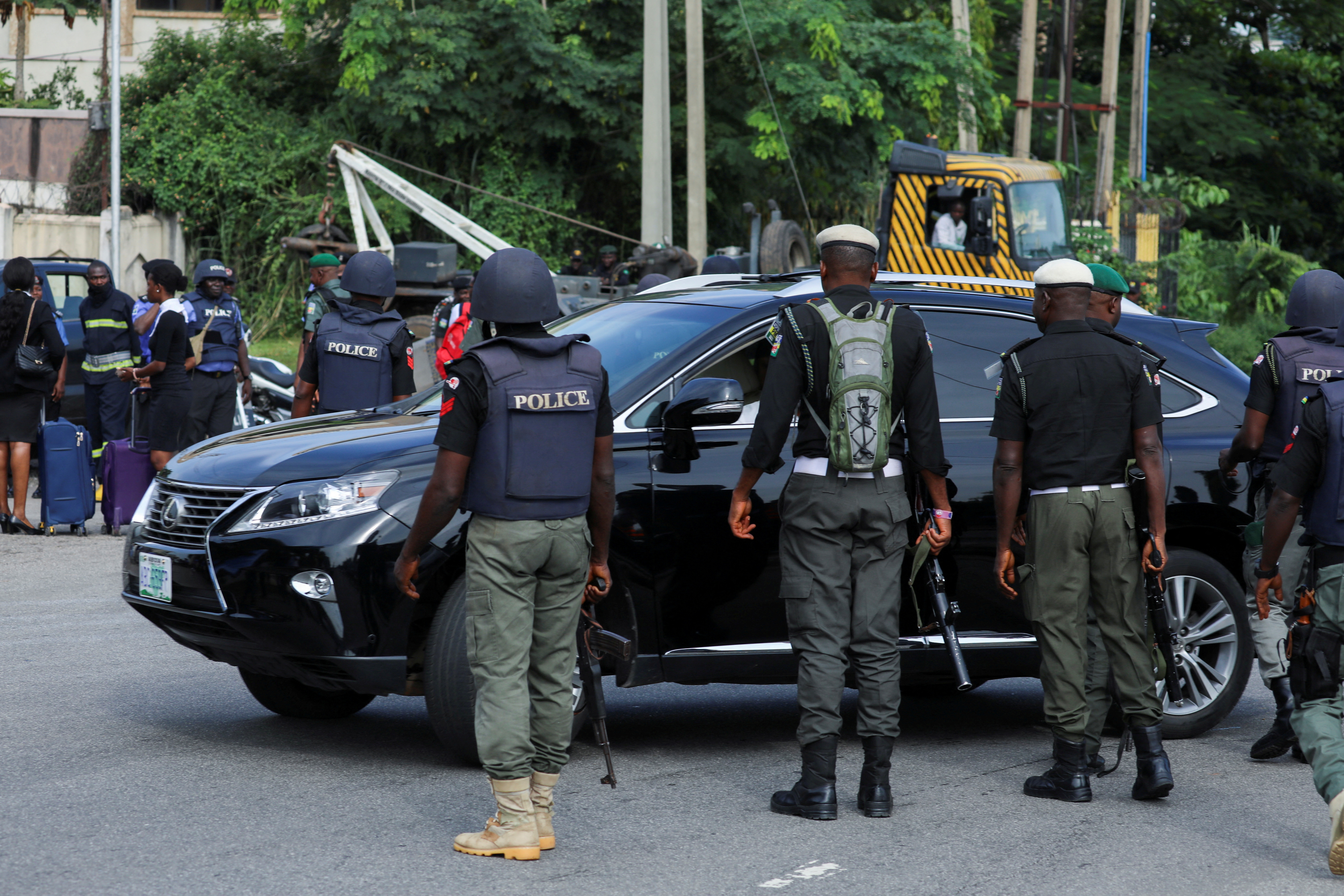 FILE PHOTO: Police officers are seen conducting checks on vehicles at the Federal High court in Abuja