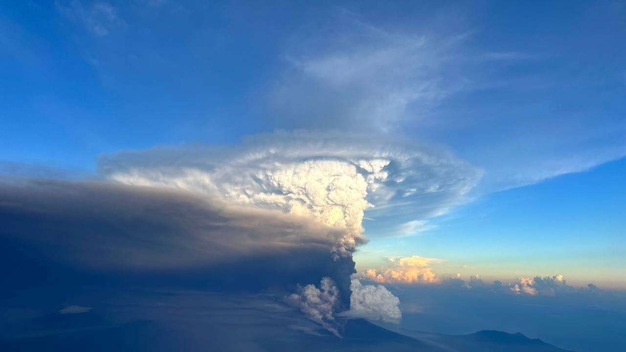 Ash column rises from Mount Ulawun