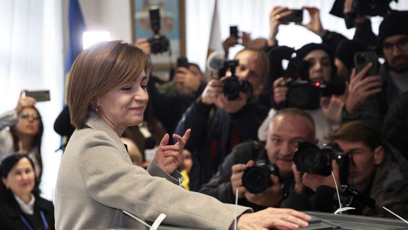 Moldova holds presidential election and EU referendum