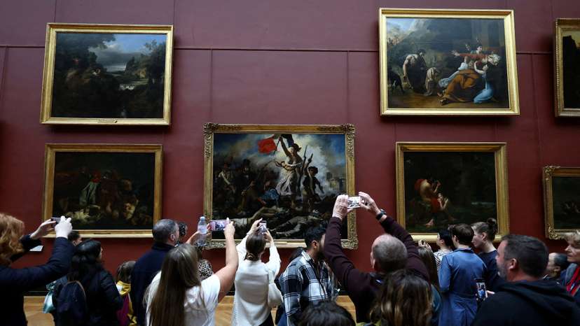 Paris' Louvre Museum re-opens for first time since robbery