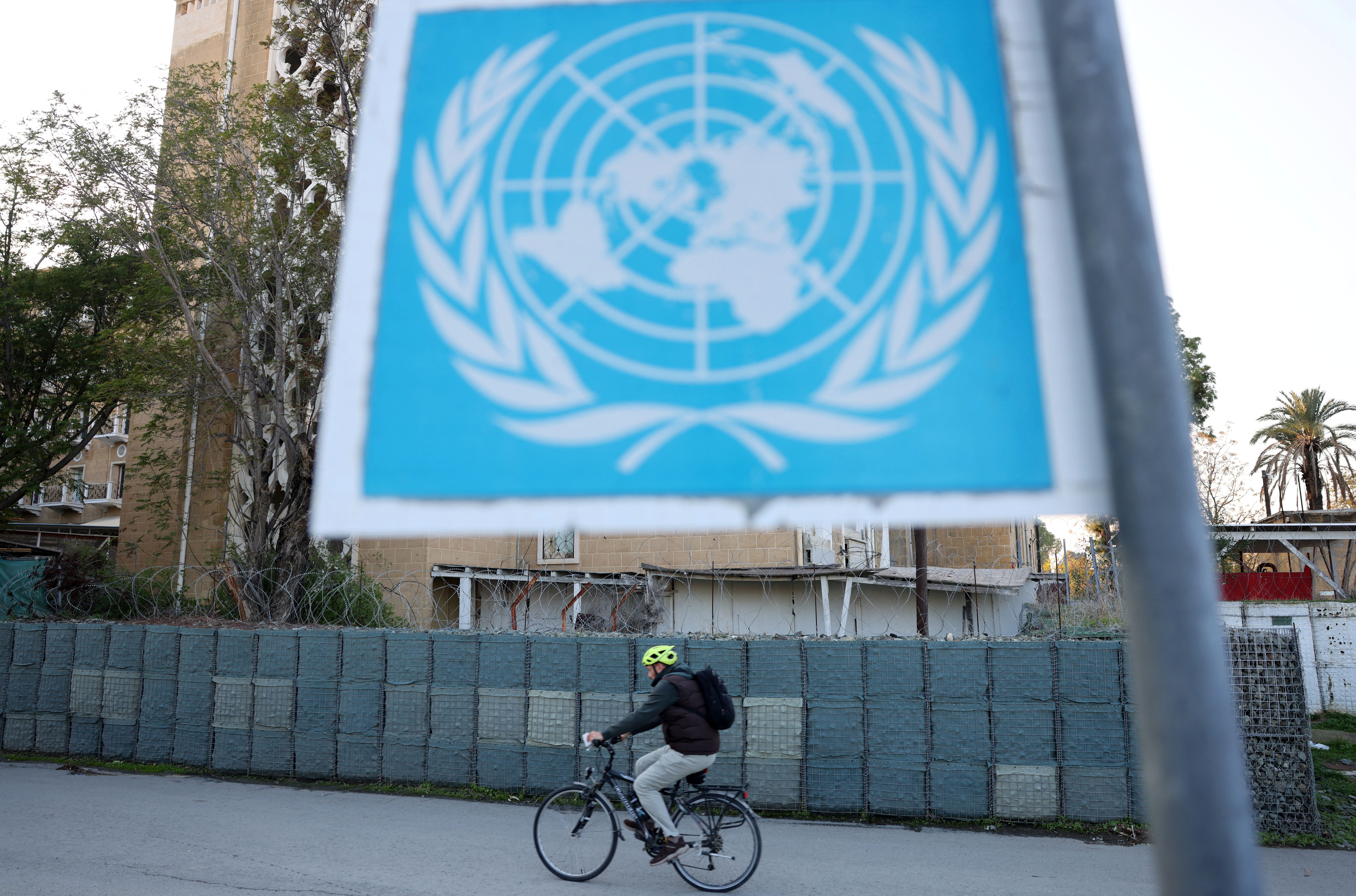 Cypriot political parties call for more checkpoints across the divide