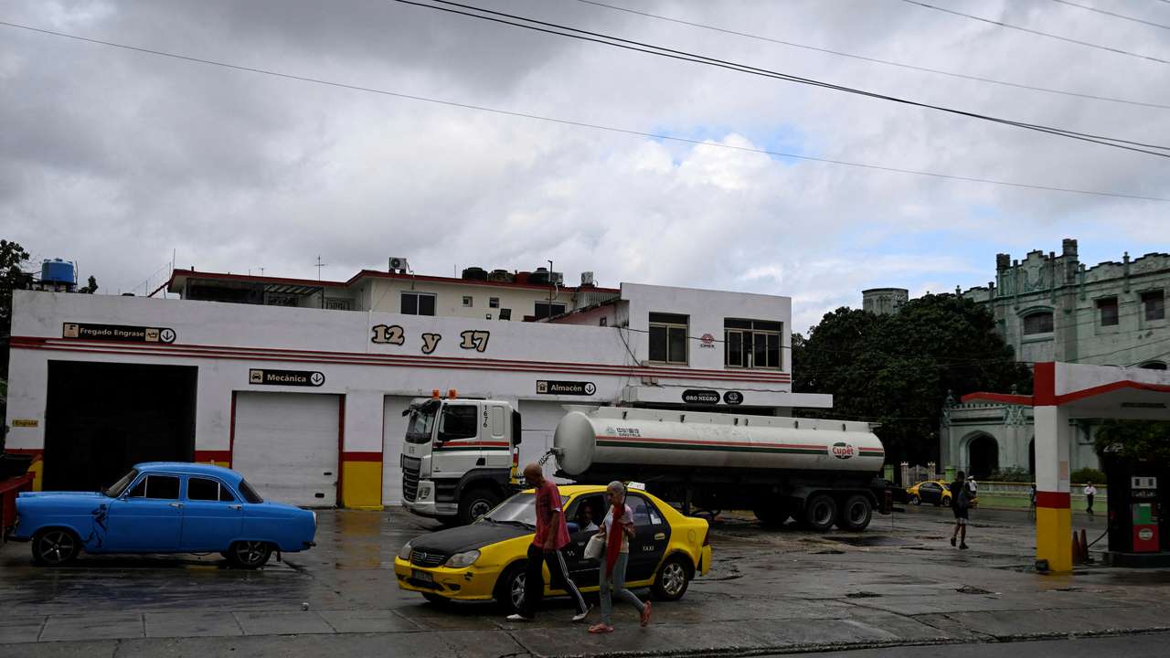 FILE PHOTO: Clock ticks in Cuba as Trump vows to shut off Venezuelan oil