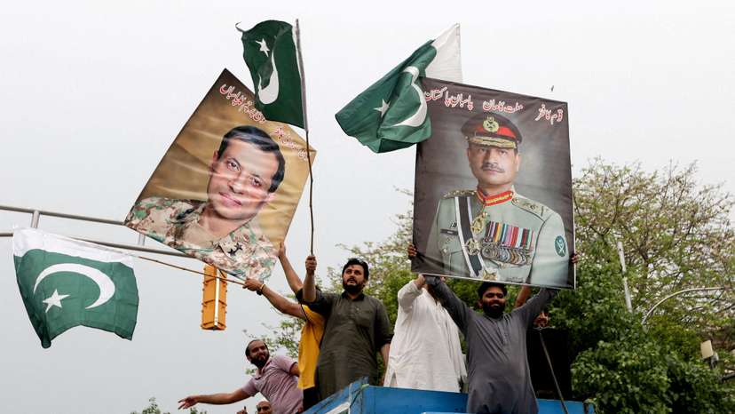 FILE PHOTO: Rally in support of Pakistan Army, a day after the ceasefire announcement between India and Pakistan, in Lahore
