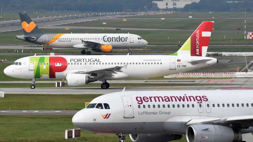 An Airbus A320 of Condor Airlines lands at the airport in Hamburg