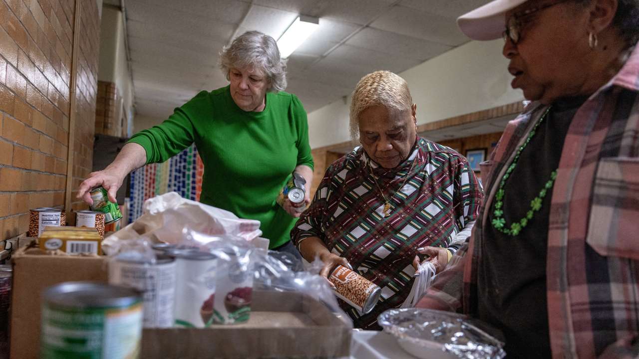 FILE PHOTO: Trump administration's cuts to food bank funds risk hunger for low-income Americans