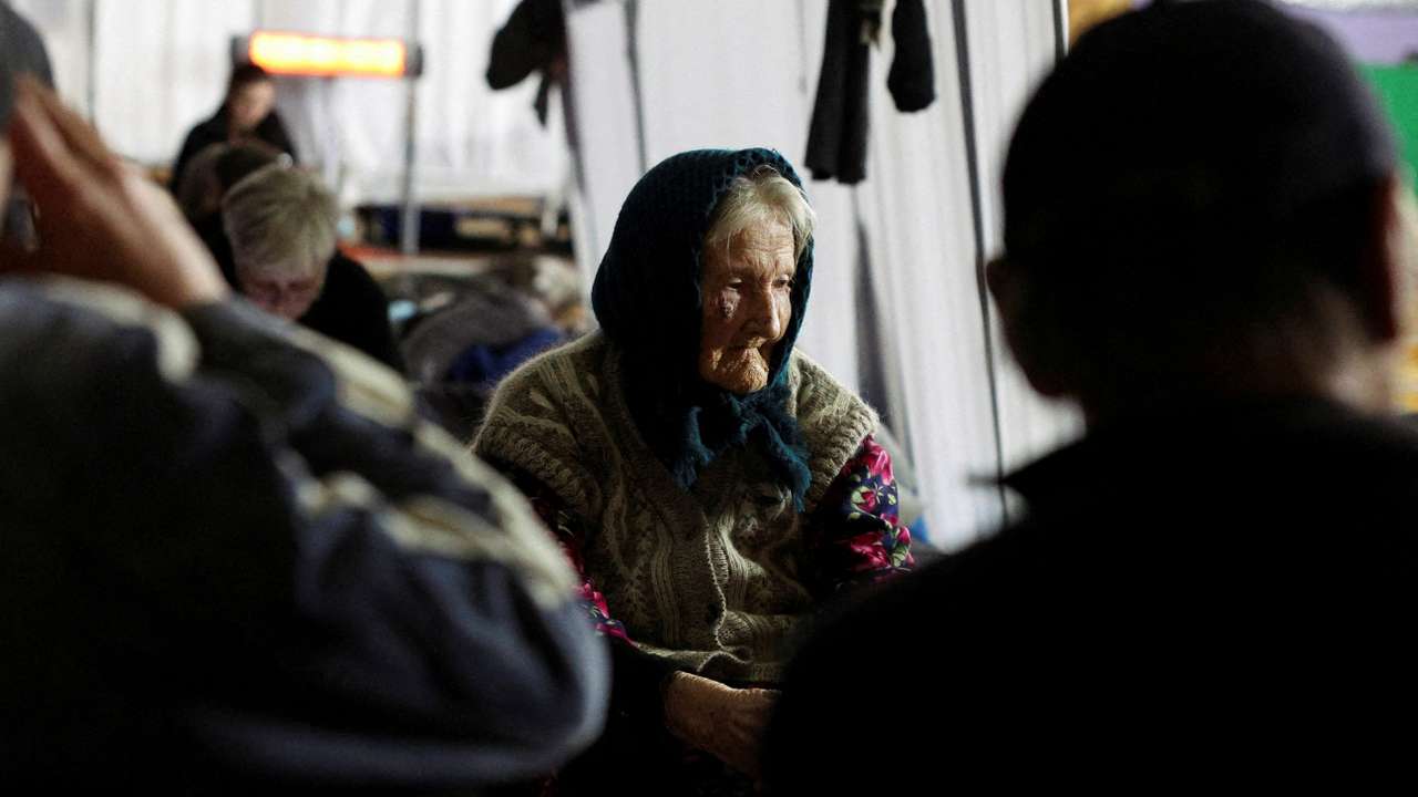 FILE PHOTO: Ukrainian refugees trickle out of Eastern frontline areas, as Russians continue push West