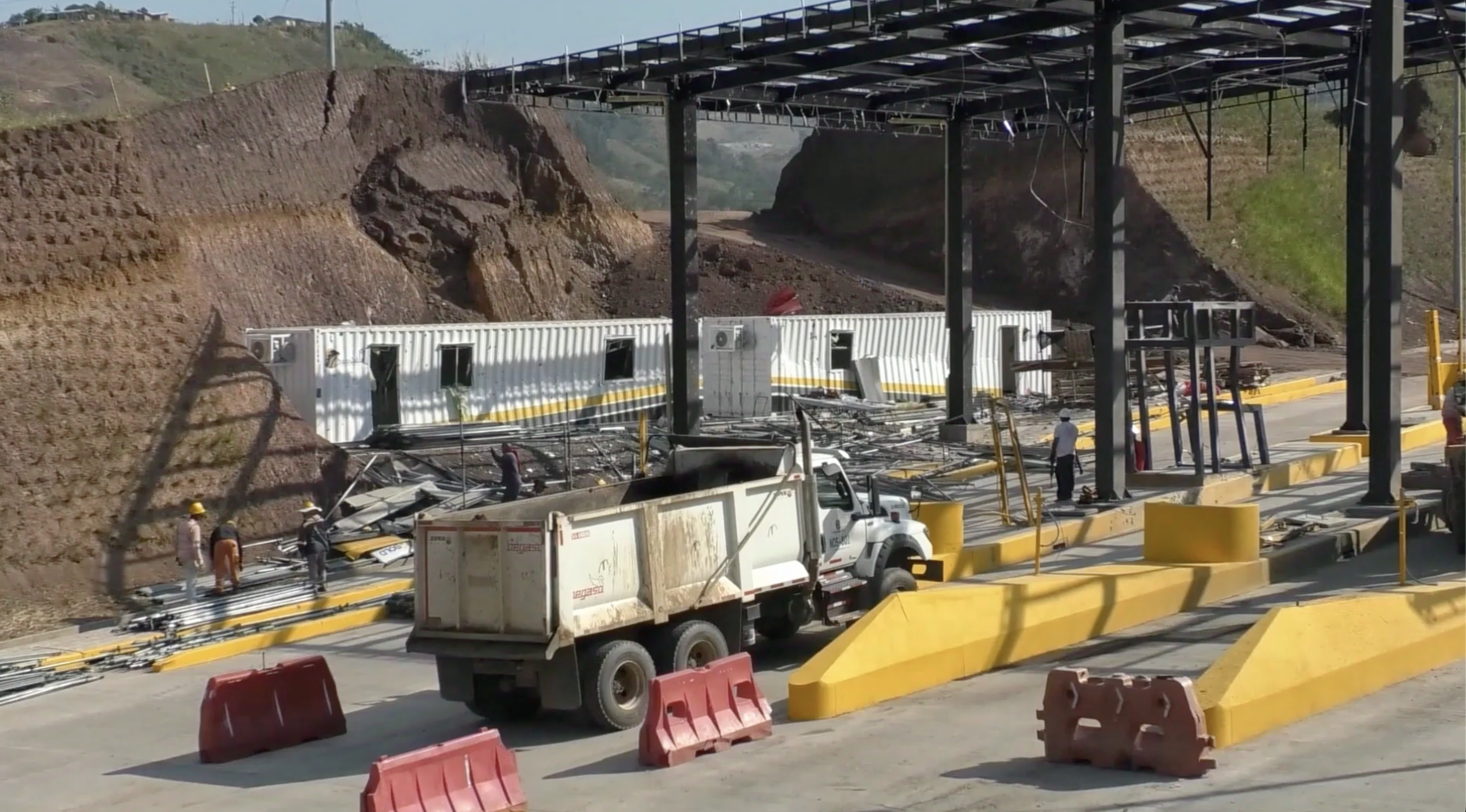 Explosives hit Colombia tollbooth