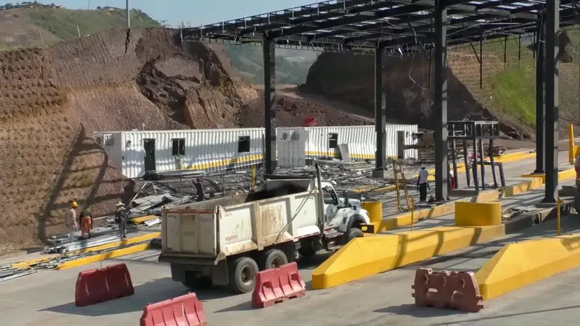 Explosives hit Colombia tollbooth