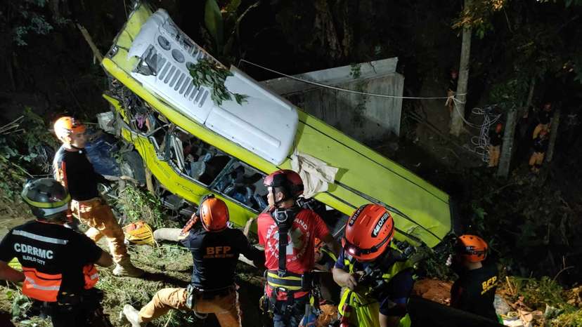 Aftermath of bus accident in Antique