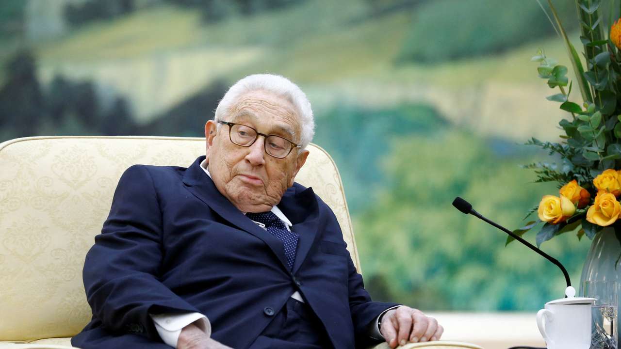 FILE PHOTO: Former U.S. Secretary of State Henry Kissinger meets Chinese President Xi Jinping at the Great Hall of the People in Beijing