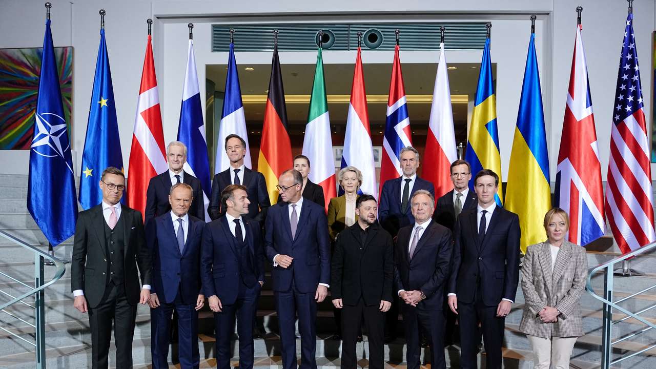 Meeting with European heads of state and government, together with representatives of the EU and NATO, at the Chancellery in Berlin