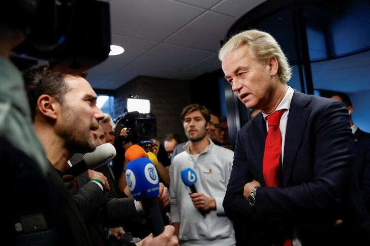 Dutch politicians meet after election to start coalition talks