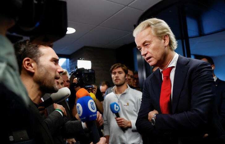 Dutch politicians meet after election to start coalition talks