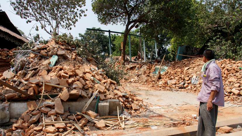 Aftermath of a strong earthquake, in Amarapura