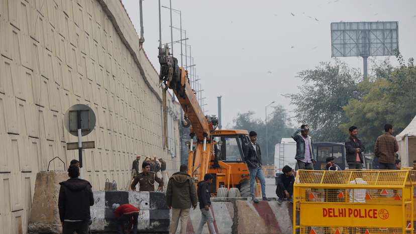 Police erect barricades on a highway to stop the farmers in Ghaziabad