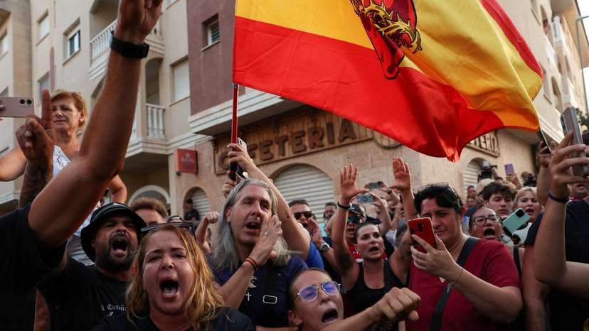 Anti-migrant unrest following attack on elderly man by unknown assailants, in Torre Pacheco