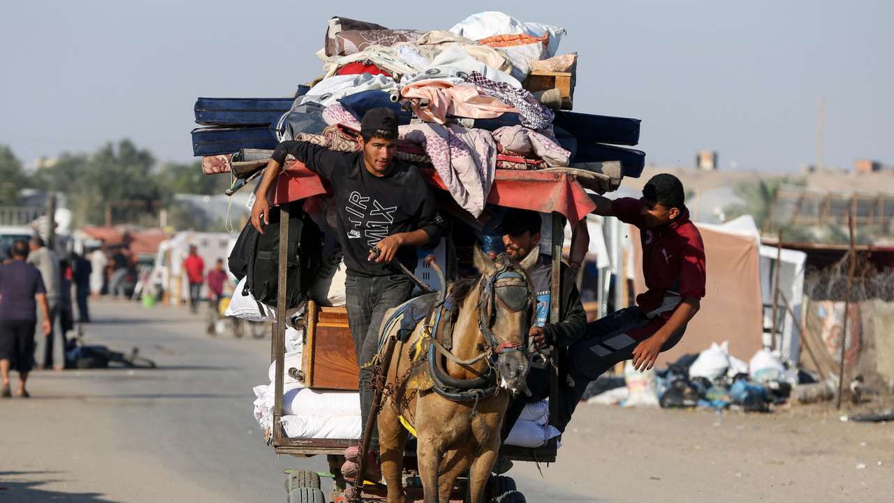 Palestinians flee Rafah due to an Israeli military operation