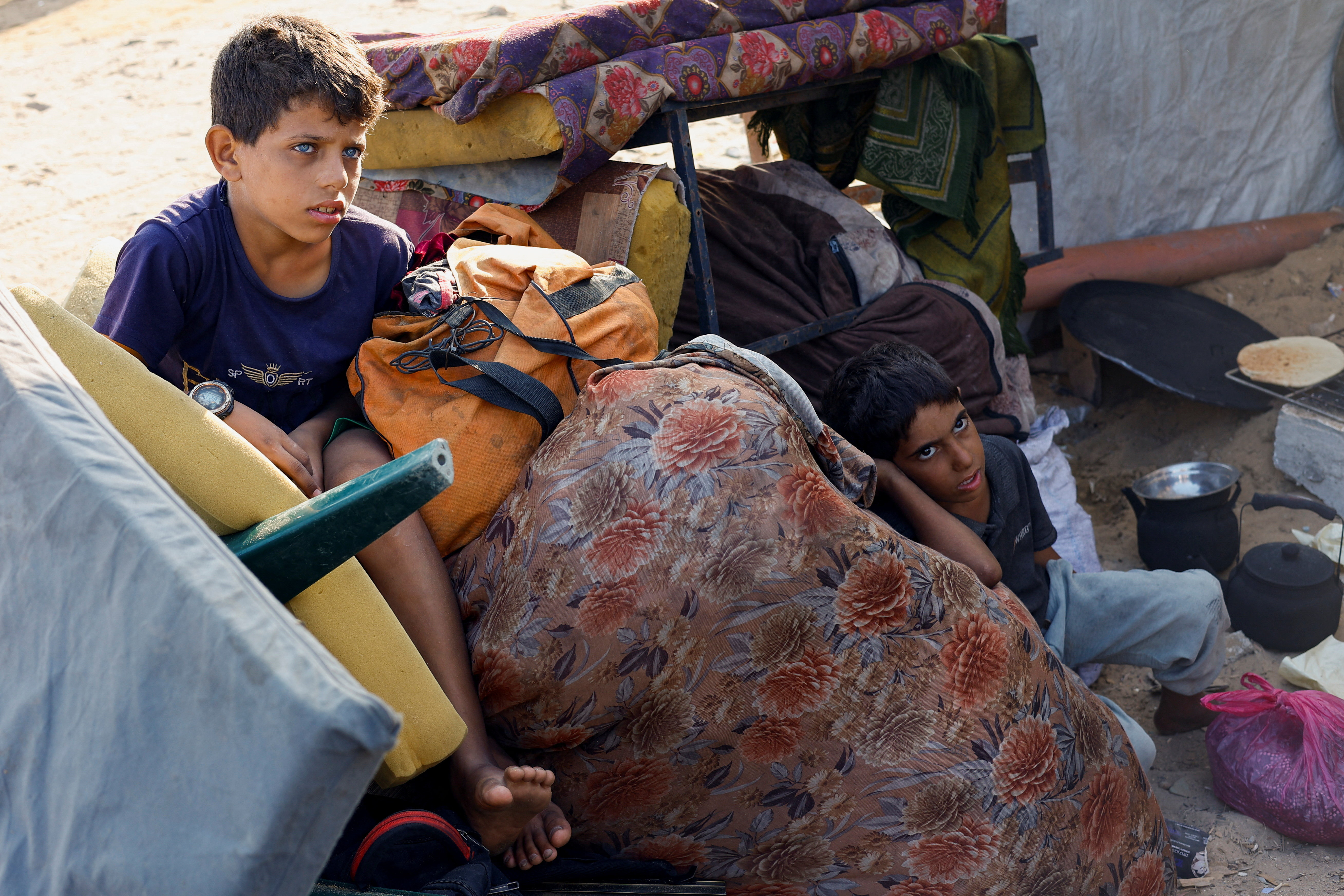 Displaced Palestinians move southward after Israeli forces ordered residents of Gaza City to evacuate to the south, in the central Gaza Strip