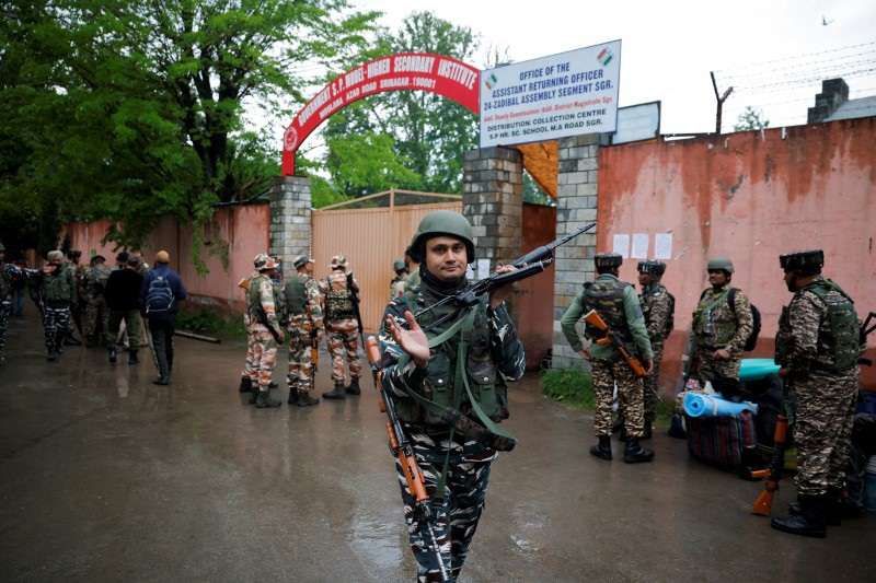 Security personnel stand guard outisde a distribution centre ahead of the fourth phase of the general elections in Srinagar