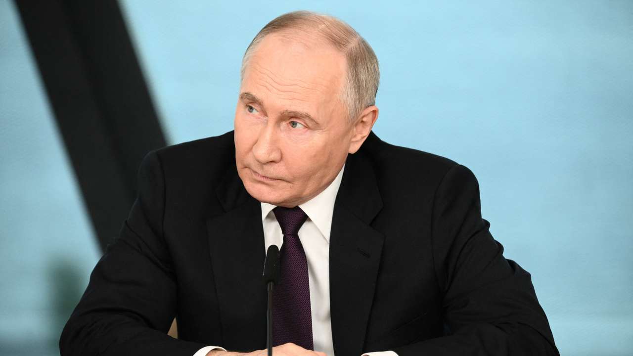 Russian President Putin meets international news agency editors in St Petersburg