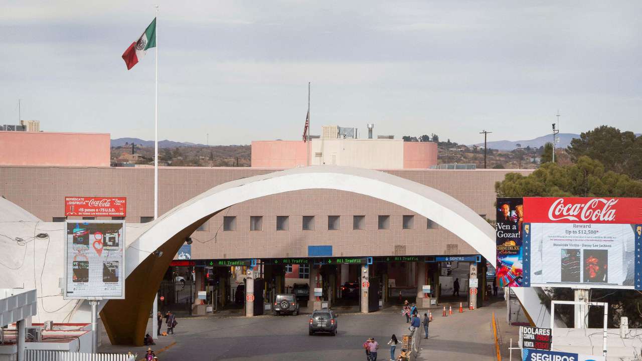 FILE PHOTO: Border crossing between Nogales, Arizona, U.S. and Nogales, Sonora, Mexico