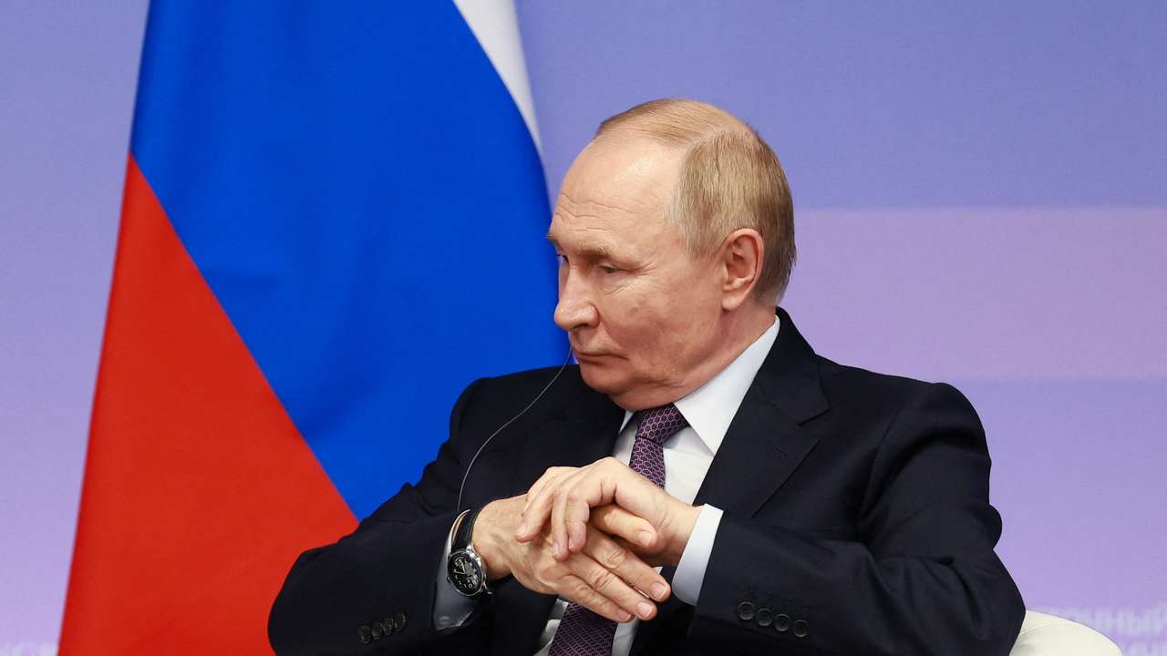 Russia's President Vladimir Putin and Vice Chairman of China's NPC Standing Committee Li Hongzhong meet in Vladivostok