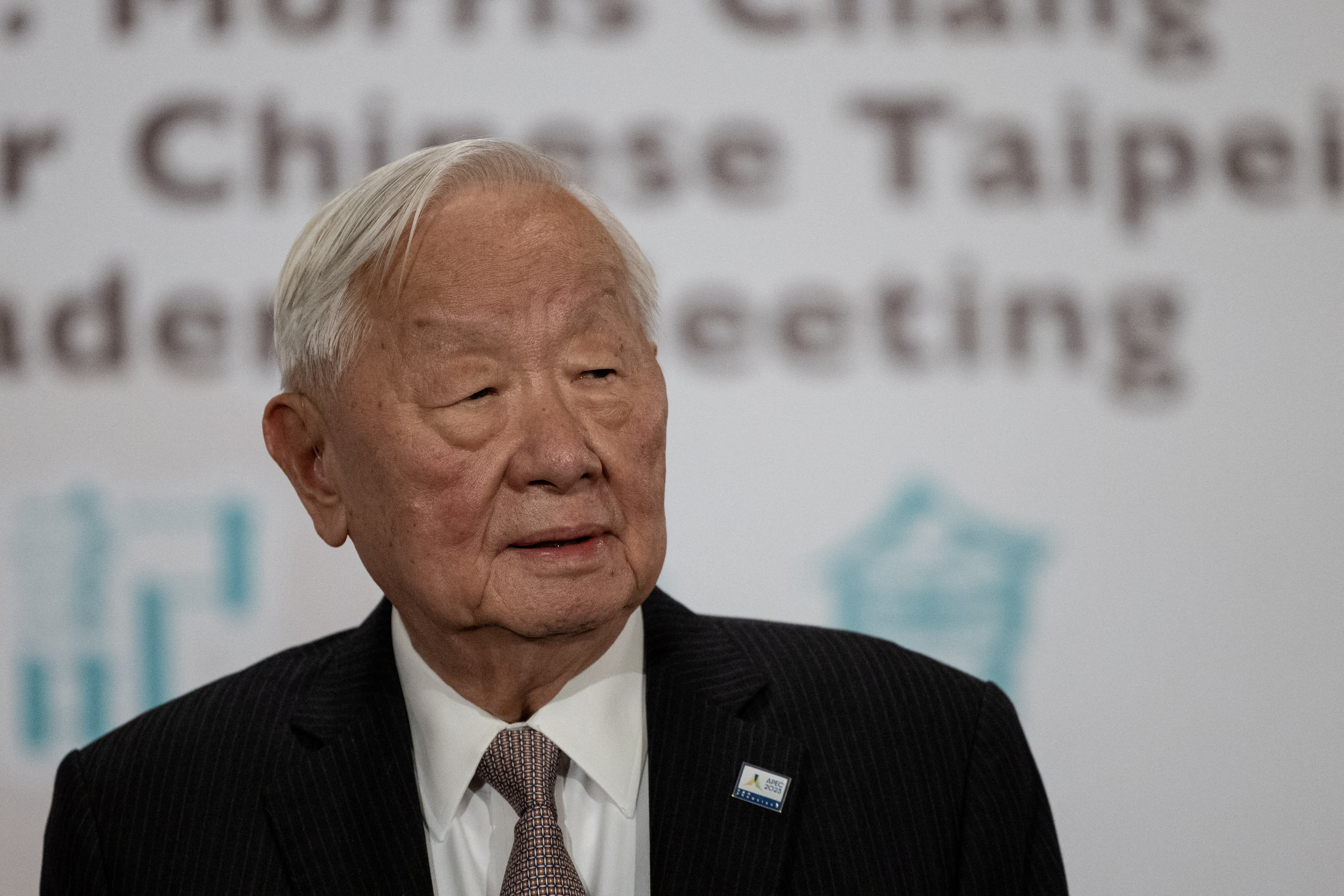 Taiwan's APEC envoy Morris Chang gives a news conference in San Francisco.