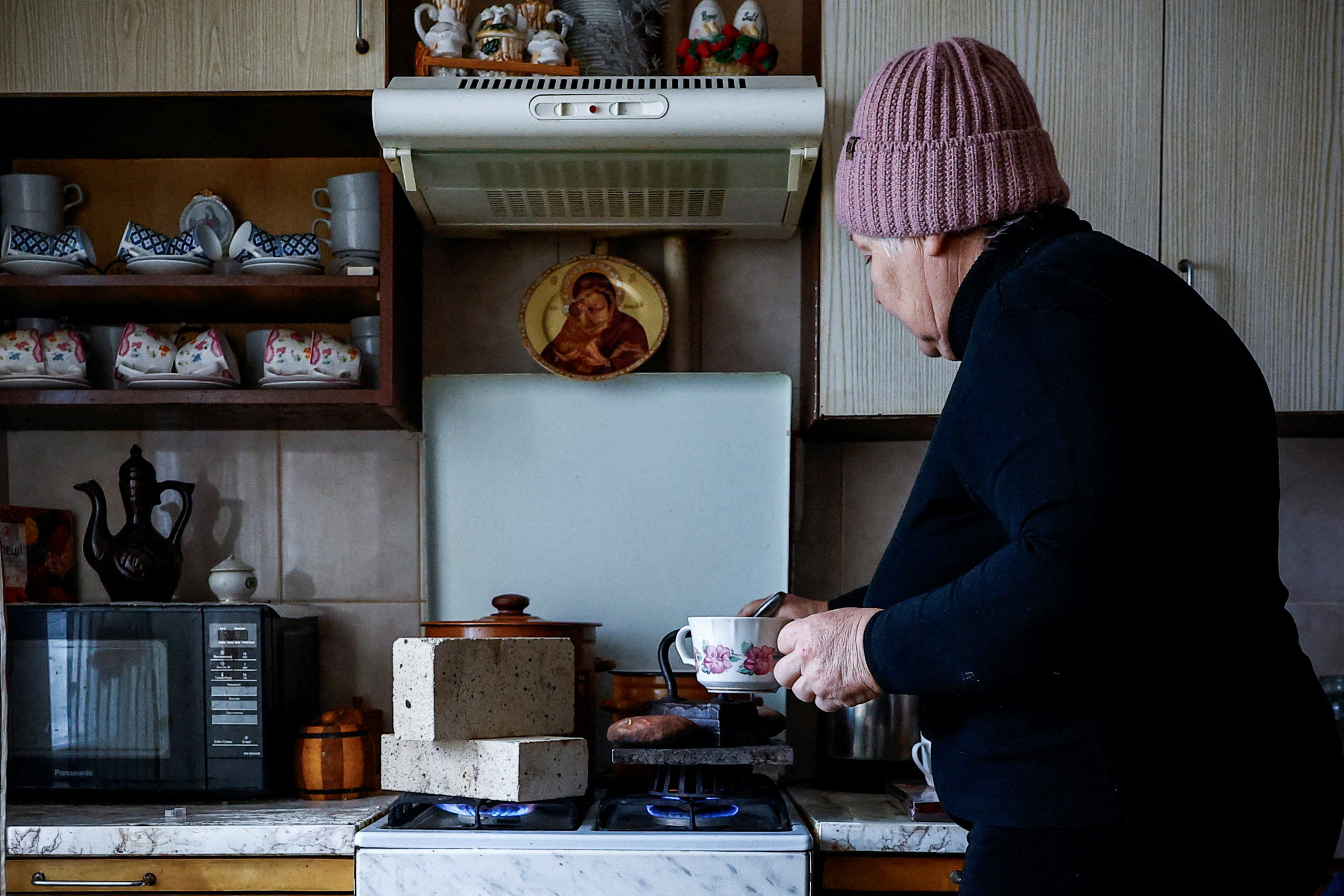 Kyiv residents cope with cold after heating loss as critical civil infrastructure was hit by recent Russian missile and drone strikes
