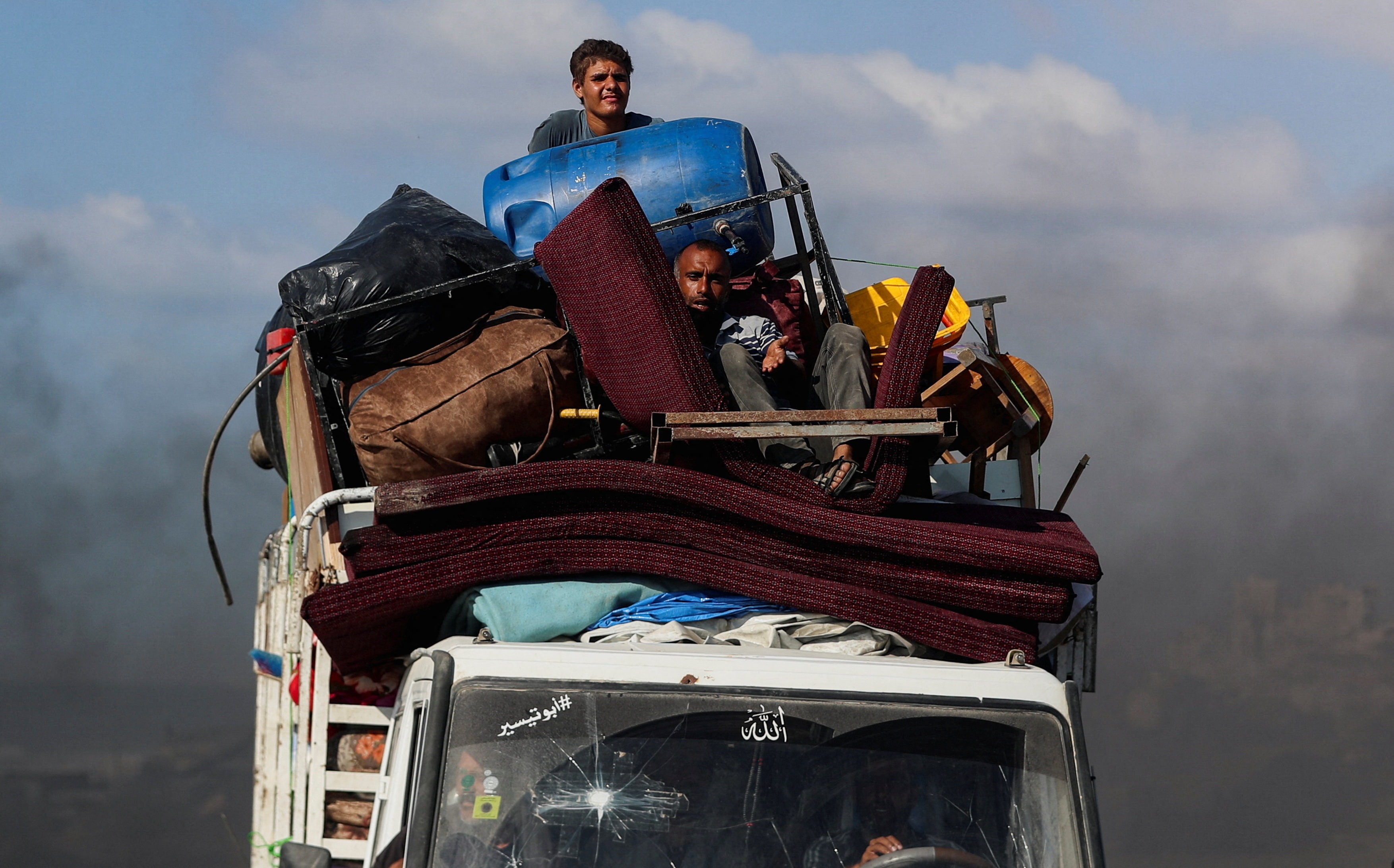 Displaced Palestinians flee amid an Israeli military operation, following an Israeli evacuation order, in Gaza City