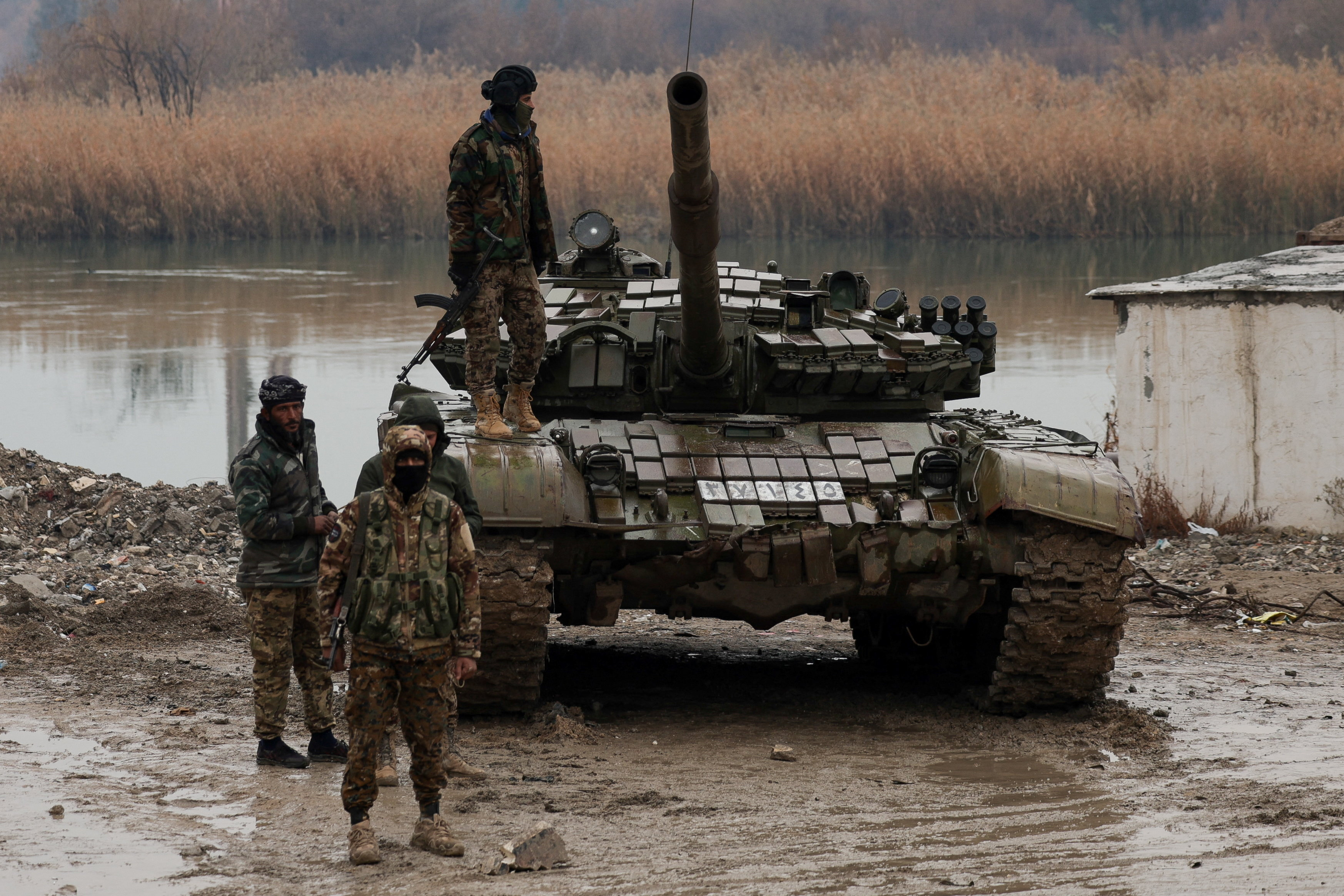 The Syrian army takes full control of Deir al-Zor province after the withdrawal of the Syrian Democratic Forces