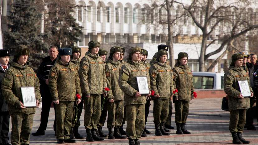 FILE PHOTO: People commemorate soldiers of breakaway Transdniestria killed in war against Moldova
