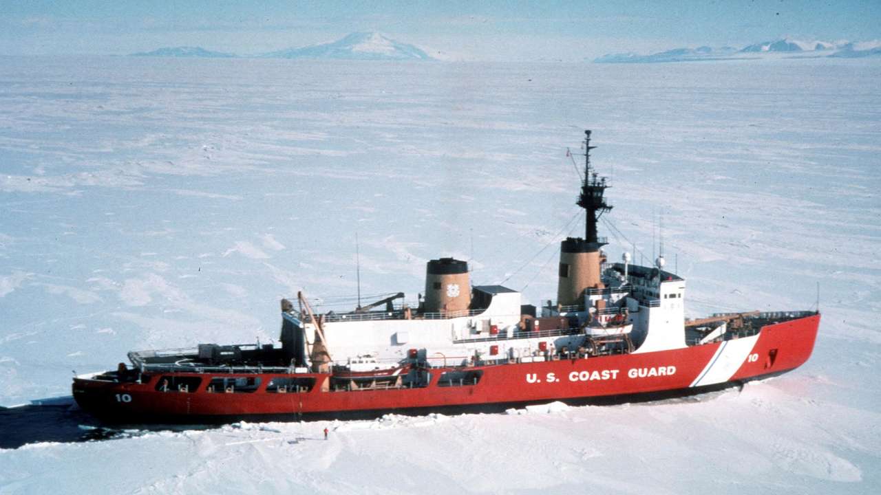 FILE PHOTO: United States Coast Guard Heavy Icebreaker Polar Star
