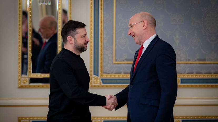 British Defence Secretary Healey visits Kyiv