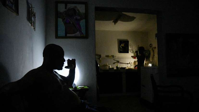 FILE PHOTO: Massive blackouts roil Cuba